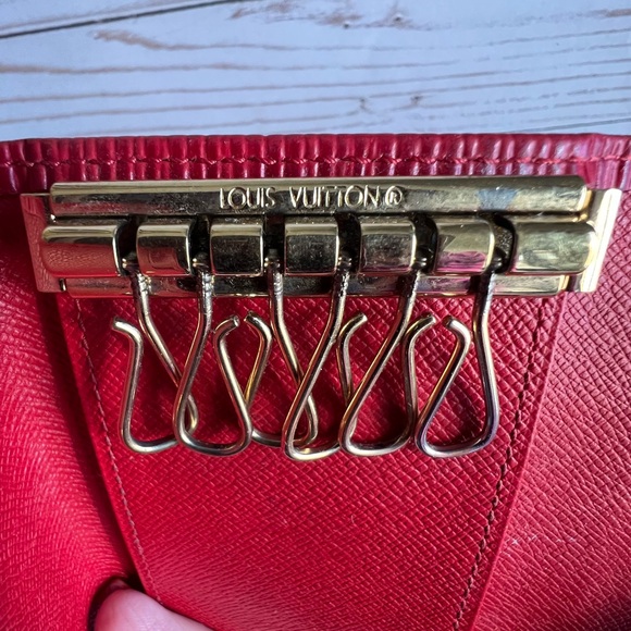 Louis Viutton Red Epi Key Holder - 6 Keys - Picture 7 of 15